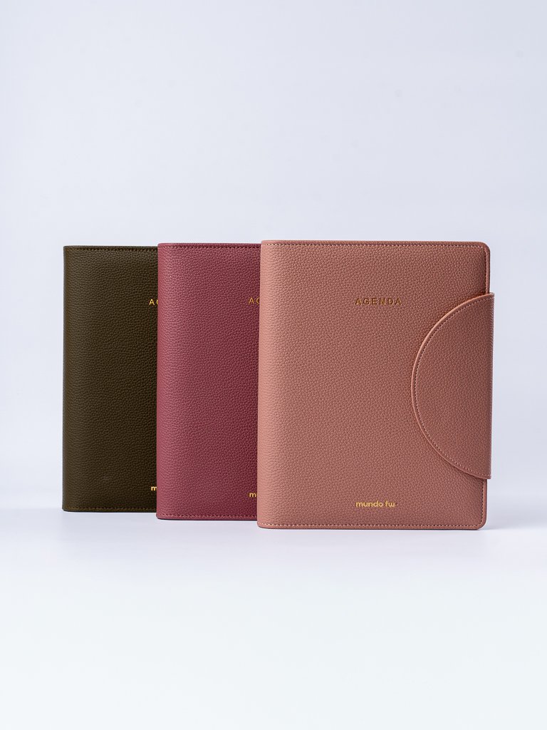 Agenda FW Timeless Clásica diaria 2027 de 15 × 21 cm con cierre de broche.