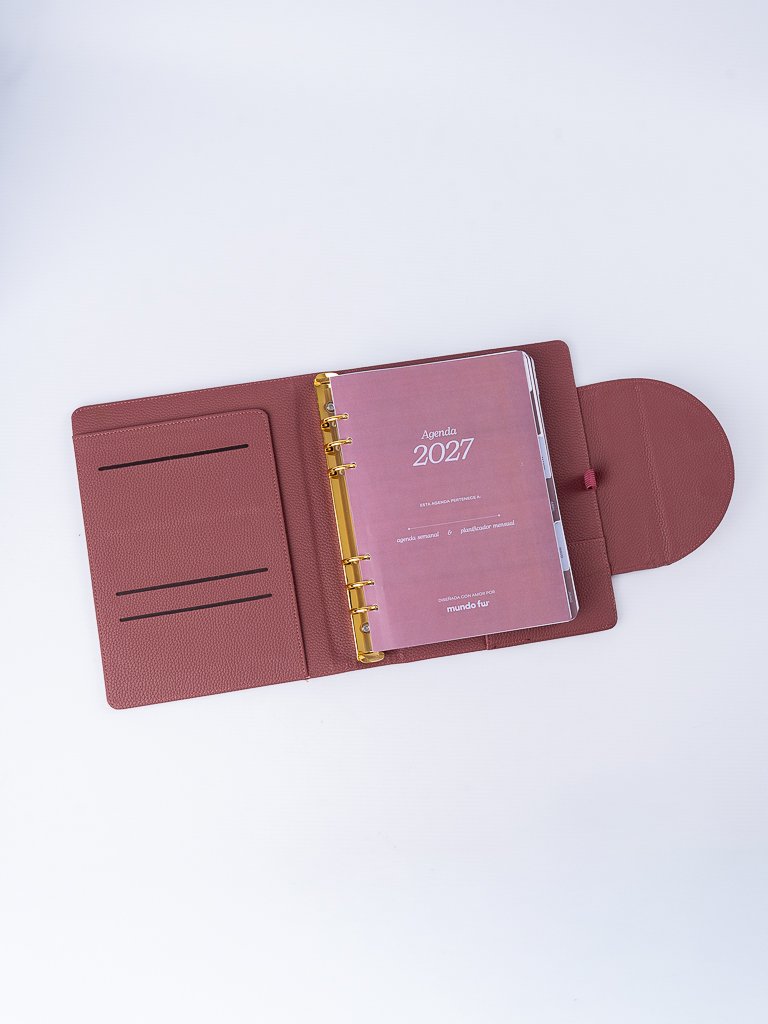 Agenda FW Timeless Clásica diaria 2027 de 15 × 21 cm con cierre de broche.