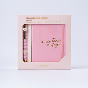 Agenda FW 2027 cosida Journal A Sentence a Day, con caja y bolígrafo incluido.